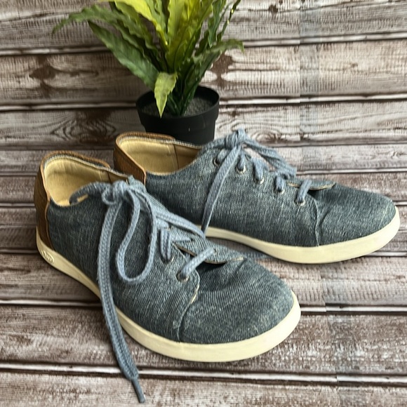 Chaco Light Denim Blue and BrownTrim Women’s Sneakers Size 8 - Picture 2 of 11